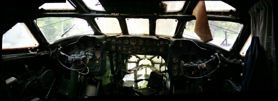 DSCI0138-TU-104-Cockpit.jpg